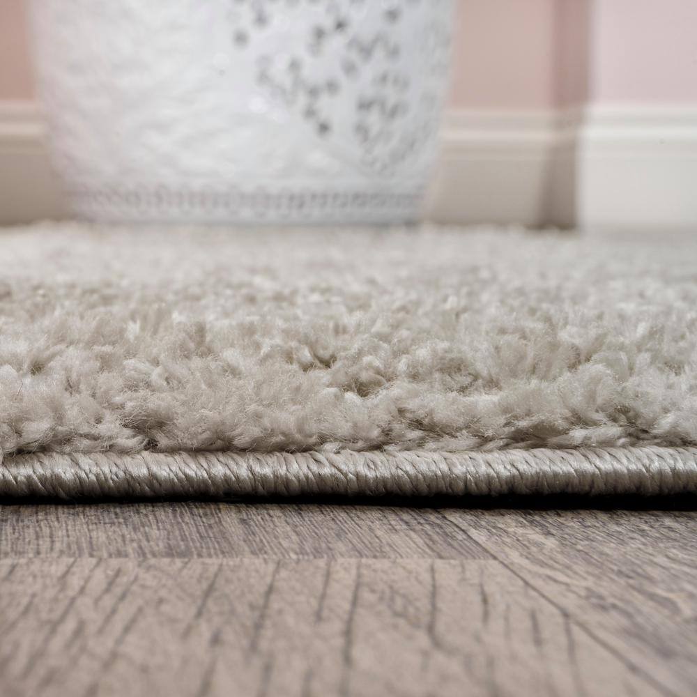 Catala Gray and Ivory Diamond Shag 5' x 8' Area Rug