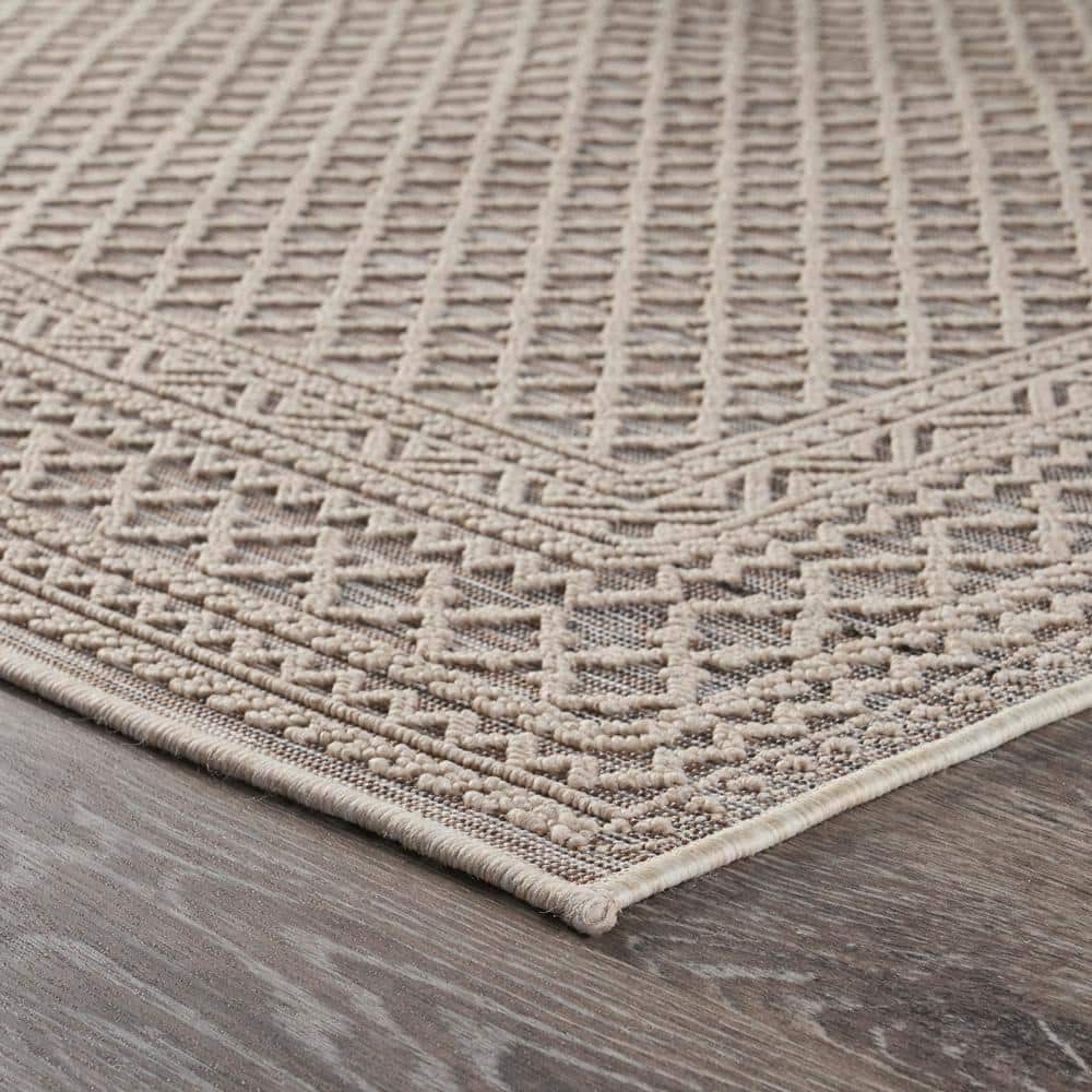 Reversible Geometric Trellis 5' x 7' Indoor/Outdoor Synthetic Rug