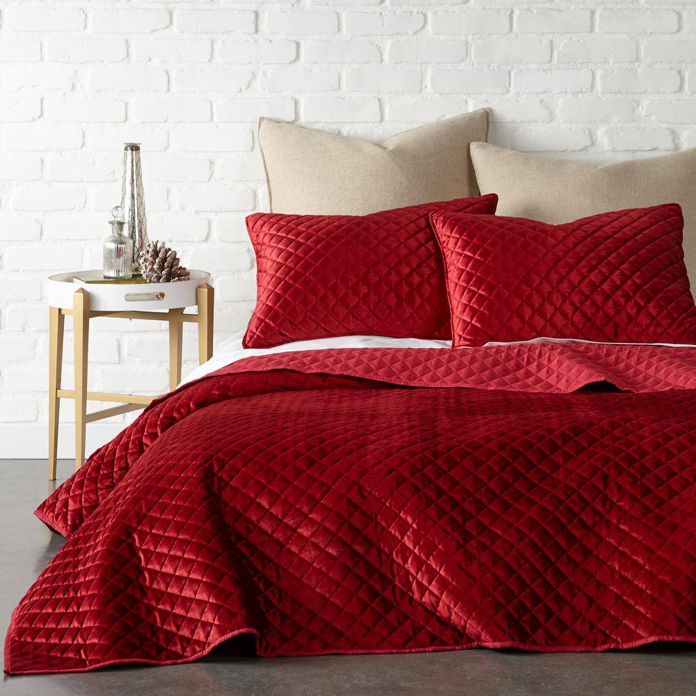 Red Velvet Twin Reversible Holiday Quilt Set