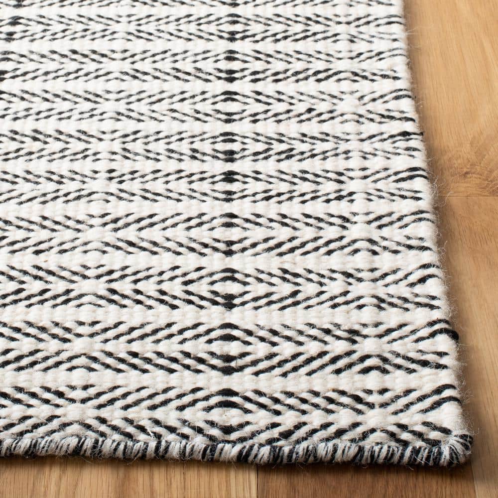 Handmade Black and Ivory Wool Tufted Reversible Area Rug, 9' x 12'