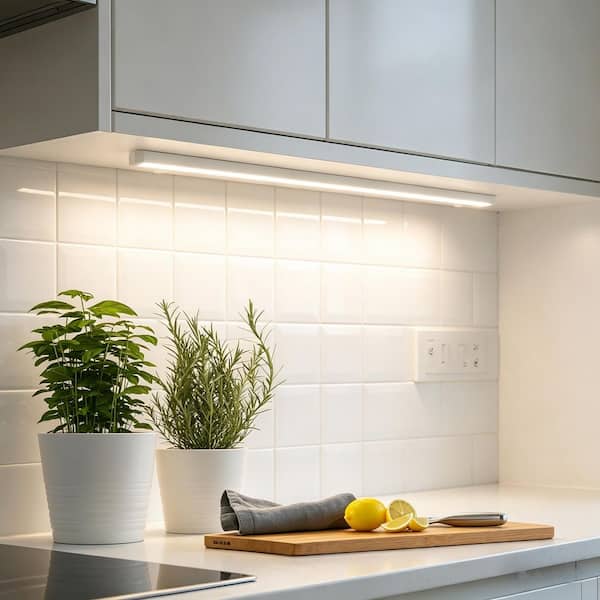 32 in. Plug-in/Hardwired White 5 CCT Integrated LED Linkable Under Cabinet Light (Plug and AC Input Cable Included)