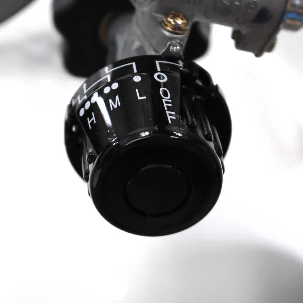 https://images.thdstatic.com/productImages/b8df8995-9d71-4ece-b208-2948317fa262/svn/silver-mr-heater-propane-heaters-mhs15t-44_1000.jpg