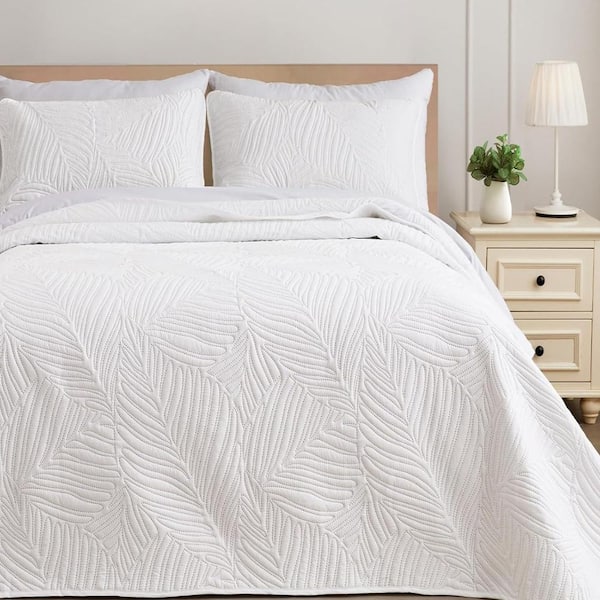 3-Piece White Polyester Queen All Seasons Quilt Set - With Leaf Pattern