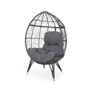 Metal Outdoor Lounge Chair with Gray Cushion