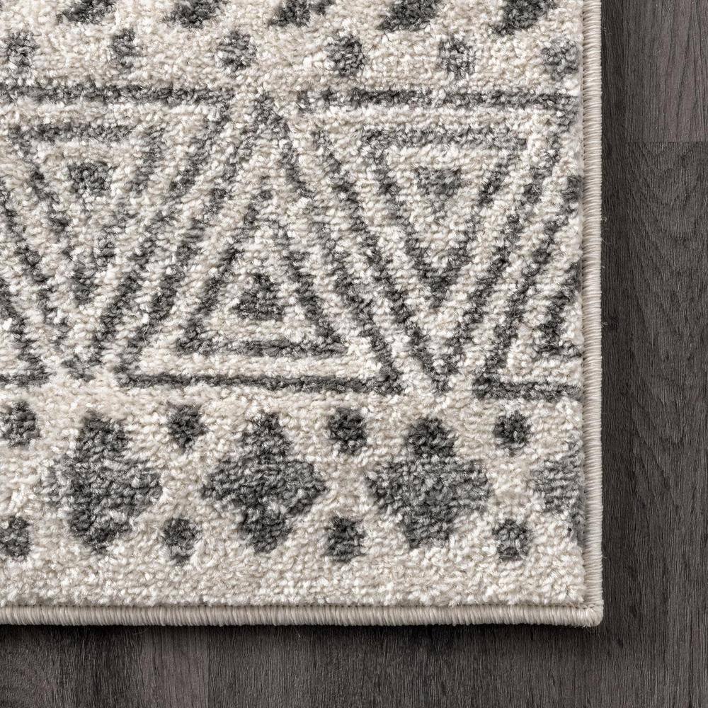 Reversible Easy-Care Gray Synthetic 3' x 5' Trellis Area Rug