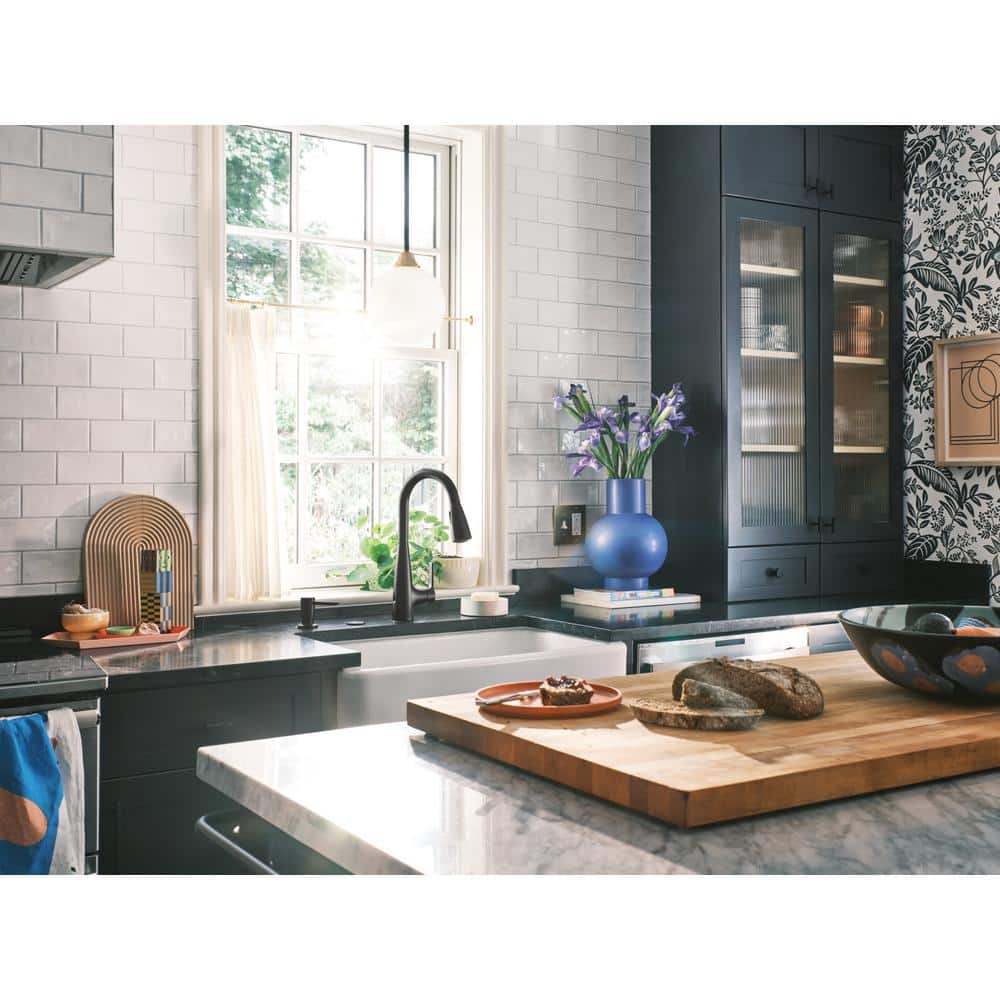Matte Black Touchless Single-Handle Pull-Down Kitchen Faucet with Spray