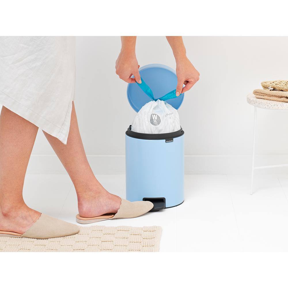 Dreamy Blue Plastic Round Pedal Trash Can, 1.3 Gallon