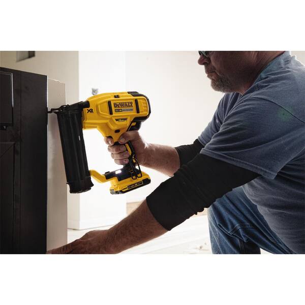 DEWALT 20V MAX XR Lithium-Ion 18-Gauge Cordless Brad Nailer Kit