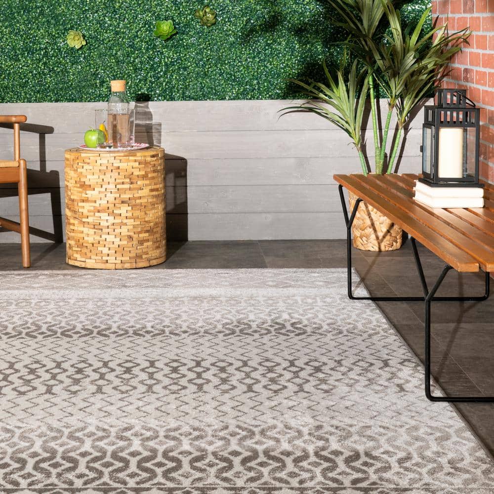 Easy-Care Reversible Moroccan Trellis 5' x 8' Area Rug in Gray
