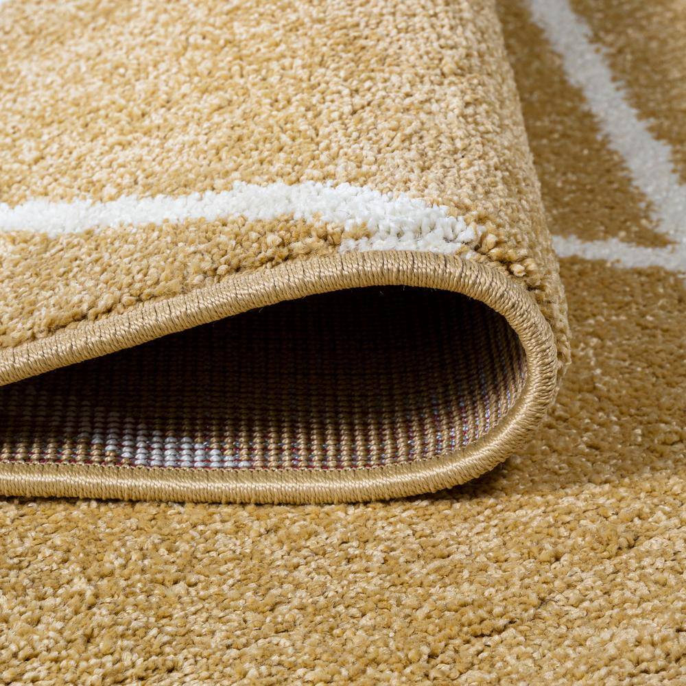 Gold/White Diamond Trellis 8' x 10' Synthetic Area Rug