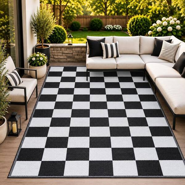 California Black and White 5 ft. x 7 ft. Reversible Indoor/Outdoor Recycled, Plastic, Weather, Water, Stain, Fade