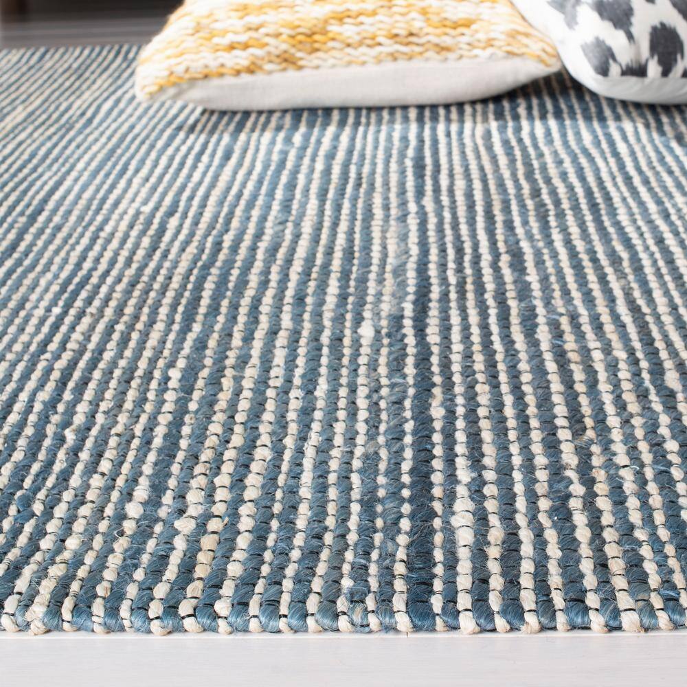Handmade Marbella Round Blue/Ivory Wool Blend Area Rug, 5' x 8'