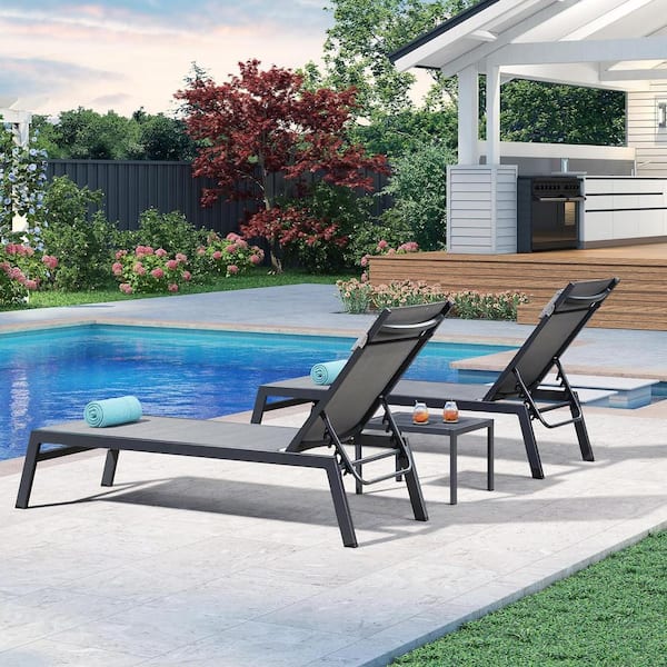Black Frame Lounge of 3-Pieces Aluminum Outdoor Chaise Lounge with Cushion and Side Table, Grey
