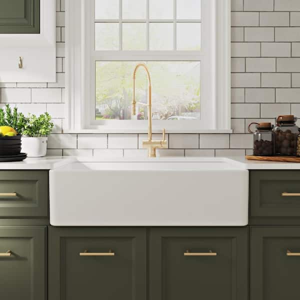 https://images.thdstatic.com/productImages/b9d75636-251b-4aae-b6f9-f178747ac7bd/svn/white-deervalley-farmhouse-kitchen-sinks-dv-1k505-fa_600.jpg