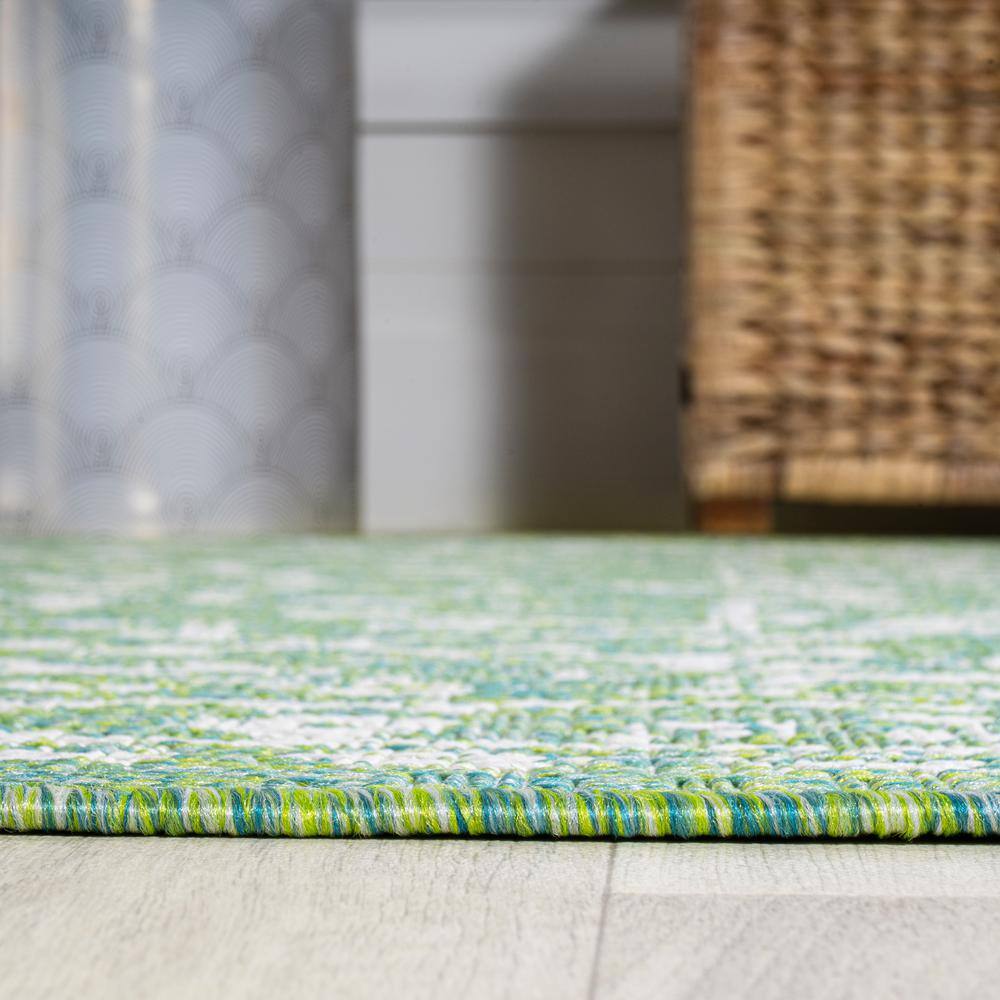 Bohemian Medallion Cream/Green Synthetic 4' x 6' Area Rug