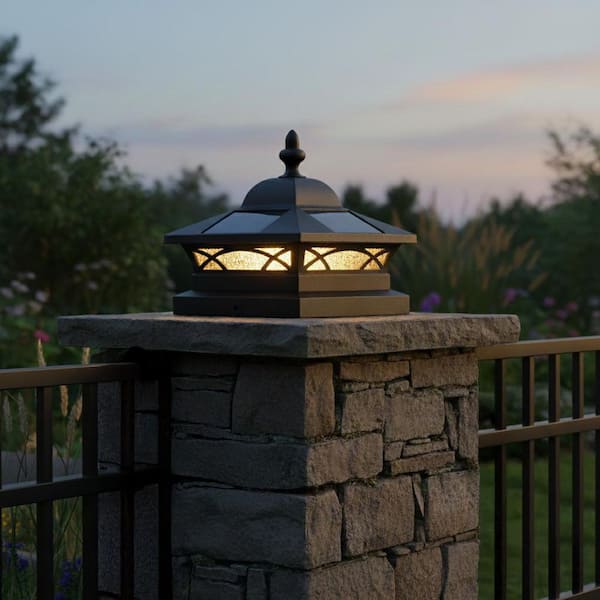 CLASSY CAPS Coventry Black Integrated LED 7.5 x 7.5 Solar Deck