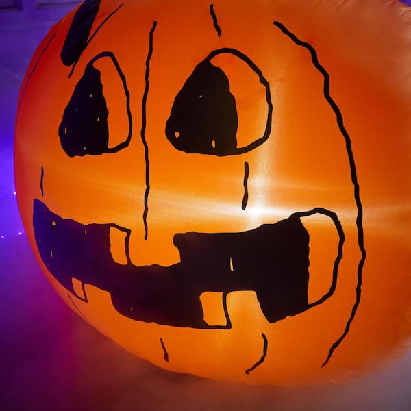 5 ft LED Snoopy on Pumpkin Inflatable Airblown® I16 26GM55721