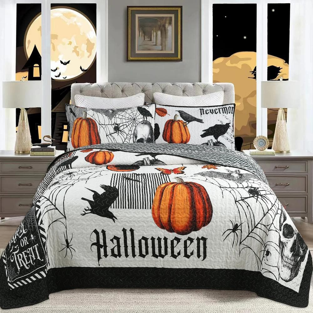 King Black and White Reversible Halloween Microfiber Bedspread Set