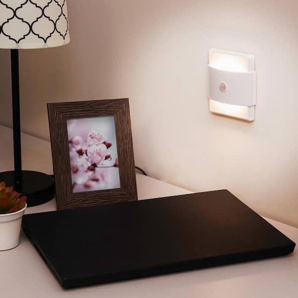 Sylvania Automatic LED Night Light with Integrated Outlet 60802