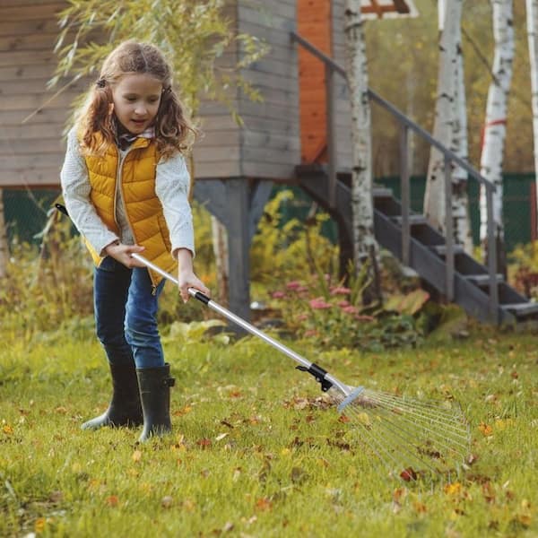 Children's lawn clearance rake