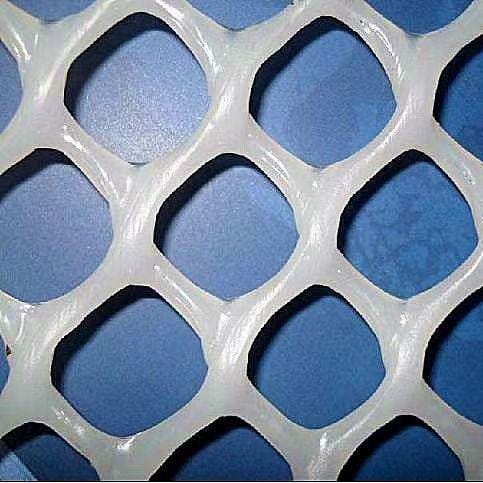 Wellco 3.3 ft. x 150 ft. Chicken Plastic Net Farming Plastic Net Plastic Poultry Fence 0.7 in. mesh White