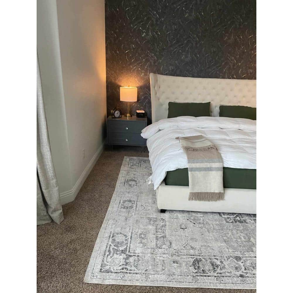 Gray Medallion Washable Polyester Rectangular Area Rug 7'10" x 10'