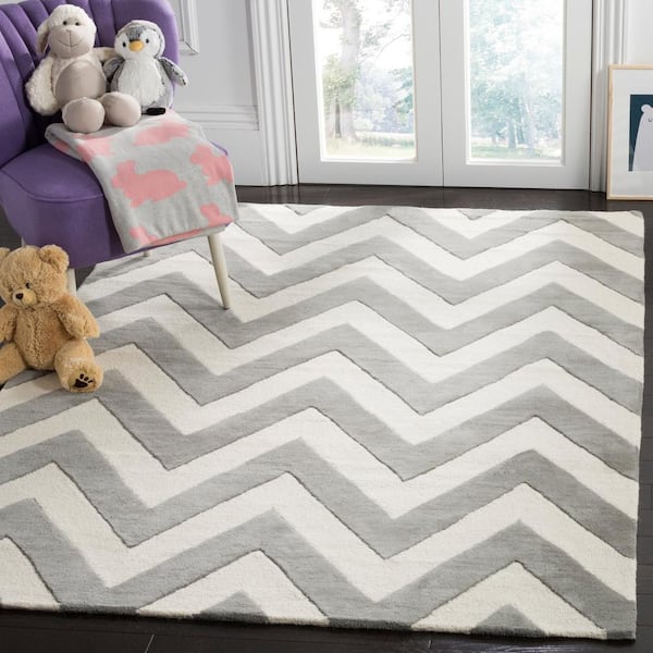 Kids Gray/Ivory 5 ft. x 7 ft. Chevron Area Rug