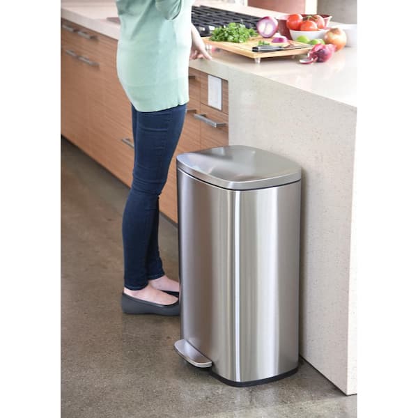 https://images.thdstatic.com/productImages/ba6266a5-3f22-40ed-ab72-ca2e9e648f49/svn/itouchless-indoor-trash-cans-cpc1305ss-4f_600.jpg