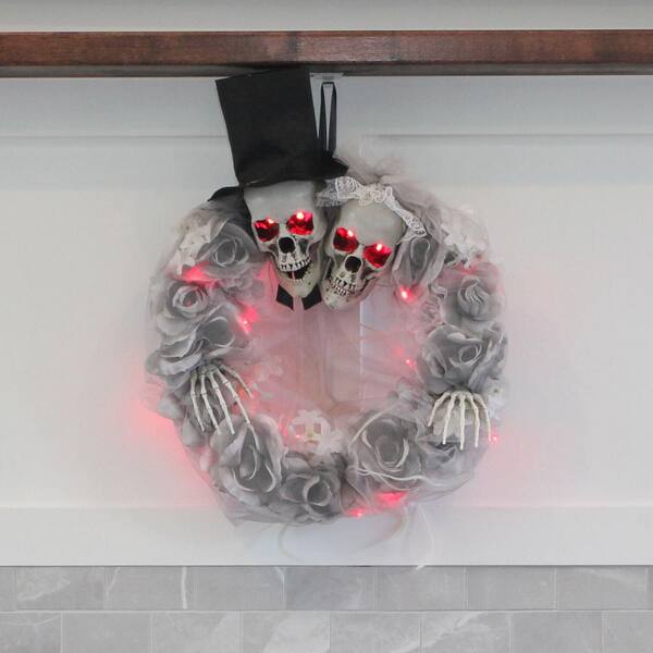 Haunted Hill Farm 17 in. White-Red Prelit Bride and Groom Skull Halloween  Wreath Decoration, Battery Operated HHBRIDE-1WRTH - The Home Depot