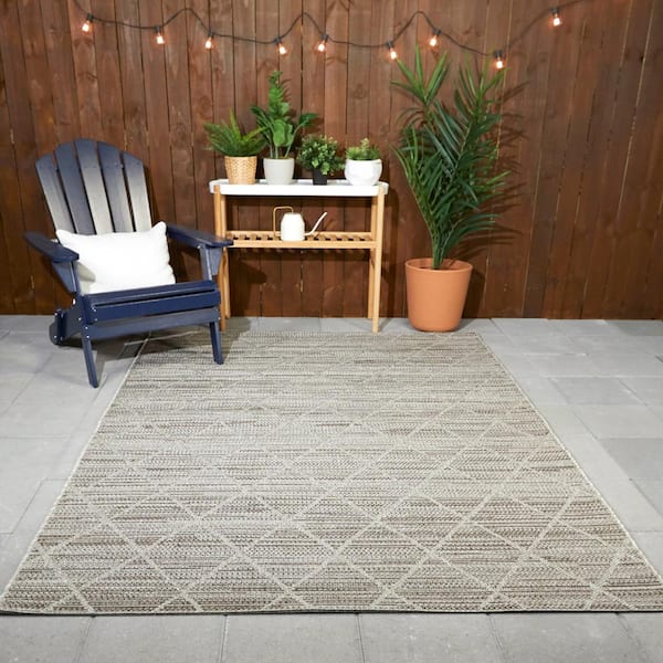 Woven Diamond Gray 5 ft. x 7 ft. Trellis Indoor/Outdoor Patio Area Rug