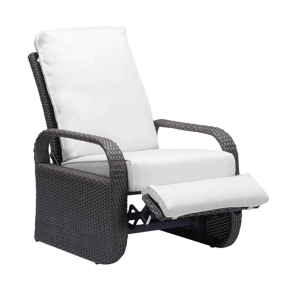 Gray 1-Piece Wicker Outdoor Chaise Lounge Chair Without Sunshade with White