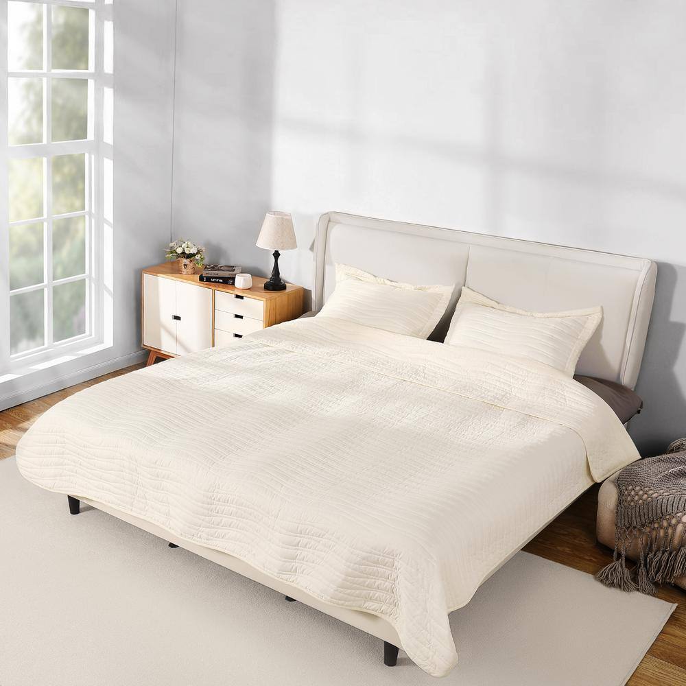 King Quilt Set 3-Piece Lightweight Comforter Microfiber with 1 Quilt and 2 Pillow Shams for All Season 2025 update price history on PriceWatchPro