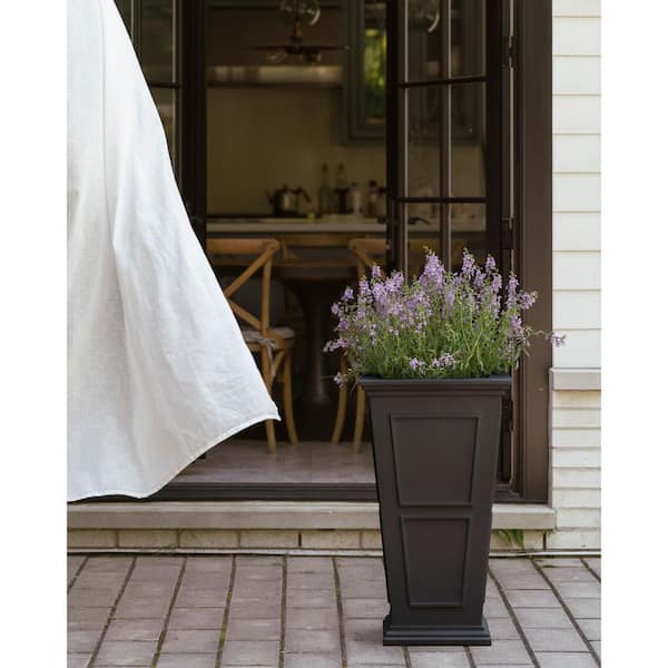 Veradek Brixton Medium Black Plastic Tapered Planter with Drainage