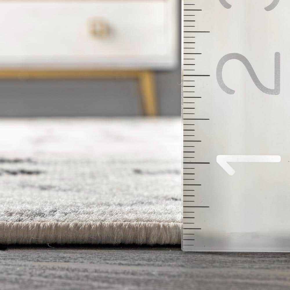 Reversible Gray Geometric Moroccan Synthetic Area Rug, 8' x 10'