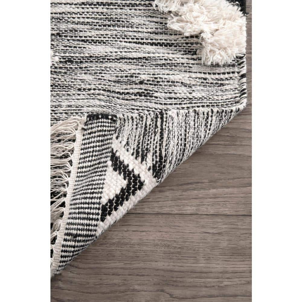 Handmade Braided Tassel Black Wool Shag Area Rug, 2' x 3'