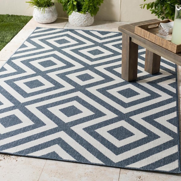 Breckenridge Navy 8 ft. 9 in. x 8 ft. 9 in. Round Geometric Indoor/Outdoor Patio Area Rug