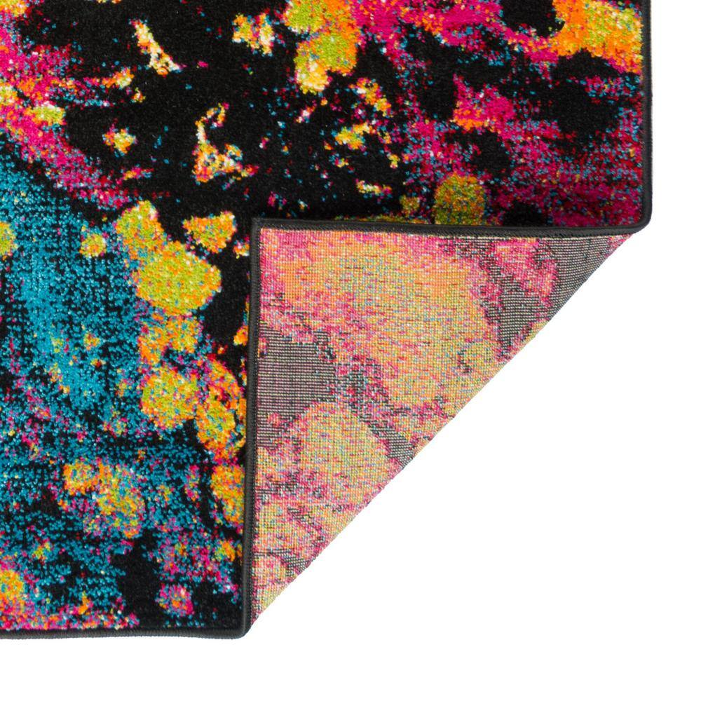 Reversible Abstract Black 5'3" x 7'3" Synthetic Area Rug