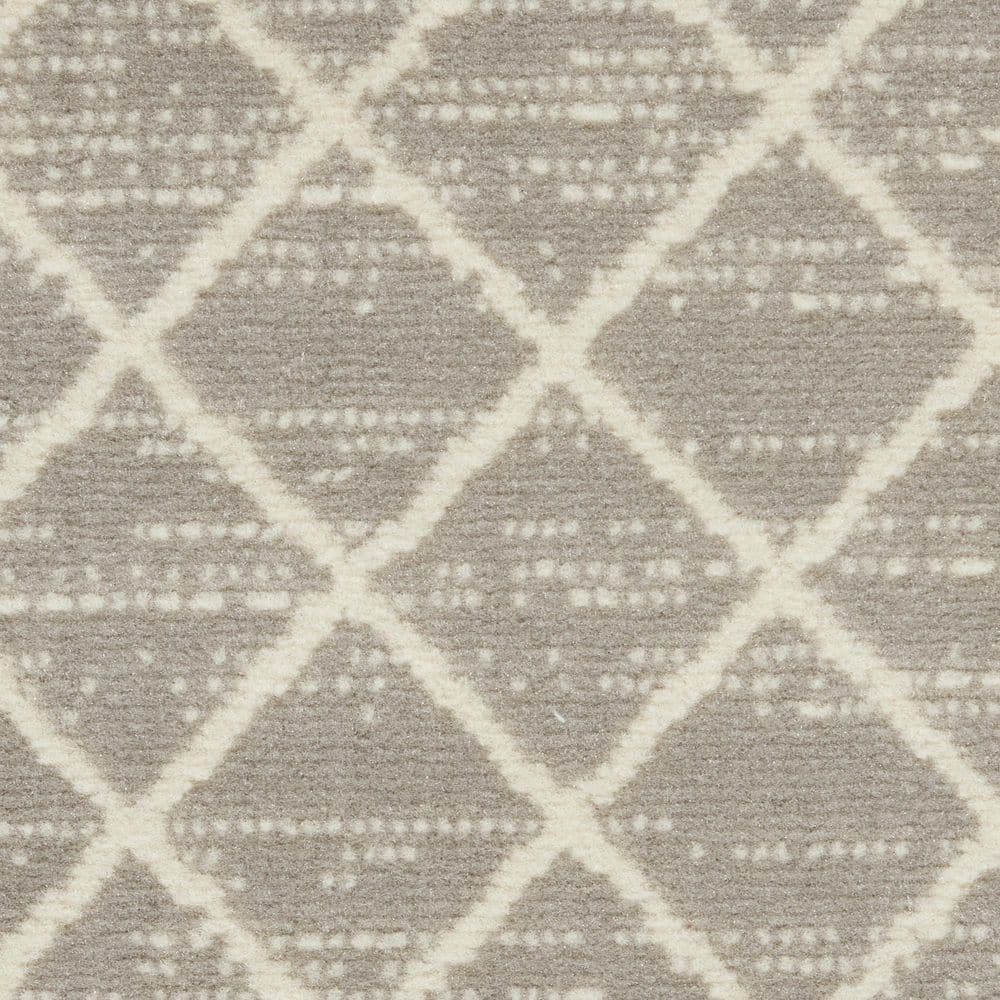 Transfixing Moroccan Diamond Gray and Ivory 5'3" x 7'3" Area Rug