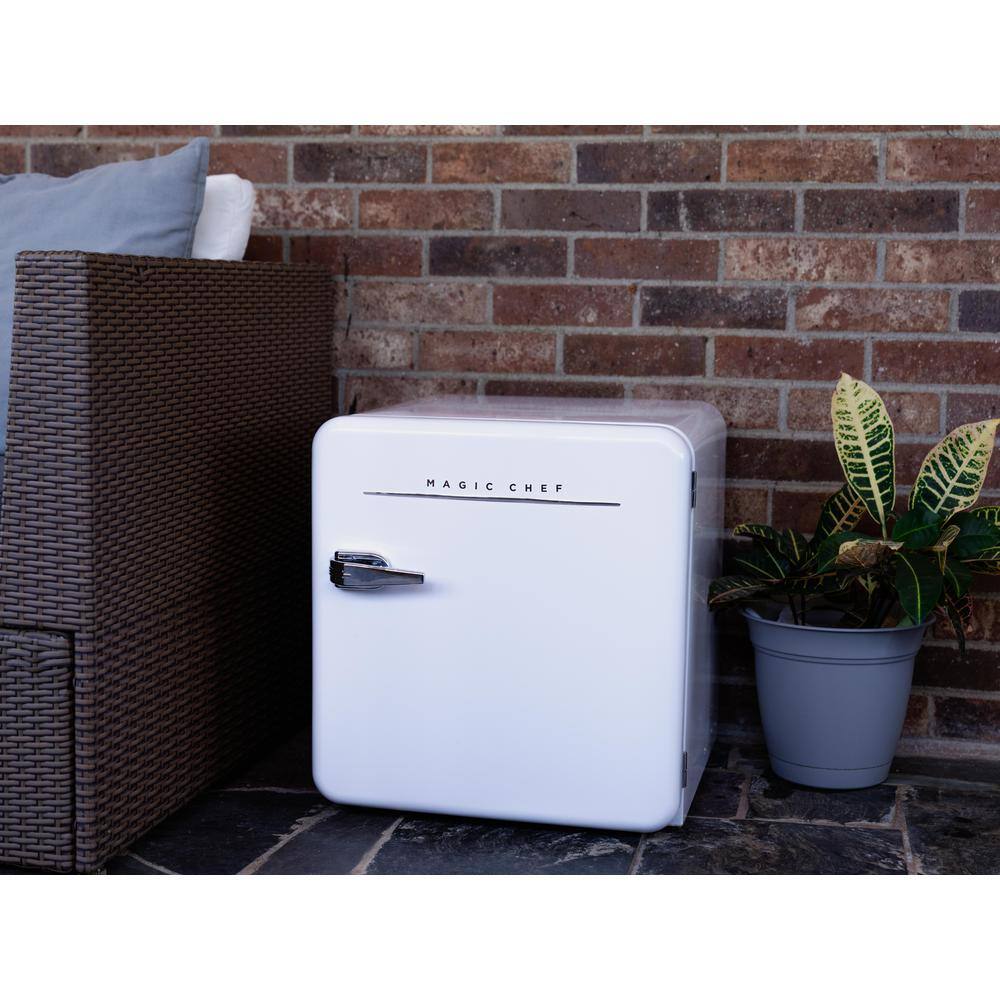 Magic Chef 1.6 cu ft White Retro Mini Fridge