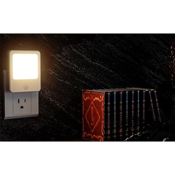 PRIVATE BRAND UNBRANDED 3-Light Level High Output Daylight Deluxe Plug-In  LED White Night Light with Automatic Dusk to Dawn TPZLU03081NLB - The Home  Depot