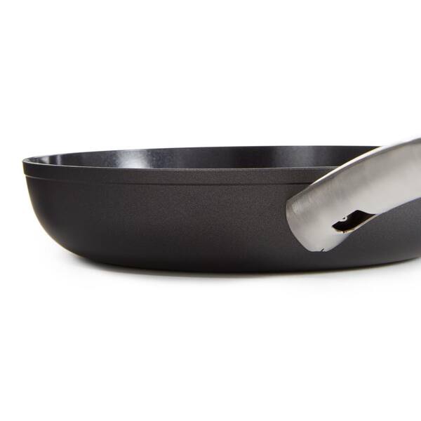 https://images.thdstatic.com/productImages/bb713b5c-136a-45c1-ba5d-8776f467c5db/svn/black-with-satin-finish-berghoff-skillets-3950479-fa_600.jpg