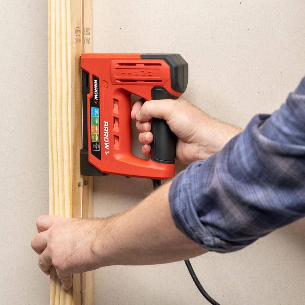 https://images.thdstatic.com/productImages/bb7c63a5-e75a-4daf-9e56-6091c6eac490/svn/arrow-staple-guns-et501f-a0_1000.jpg