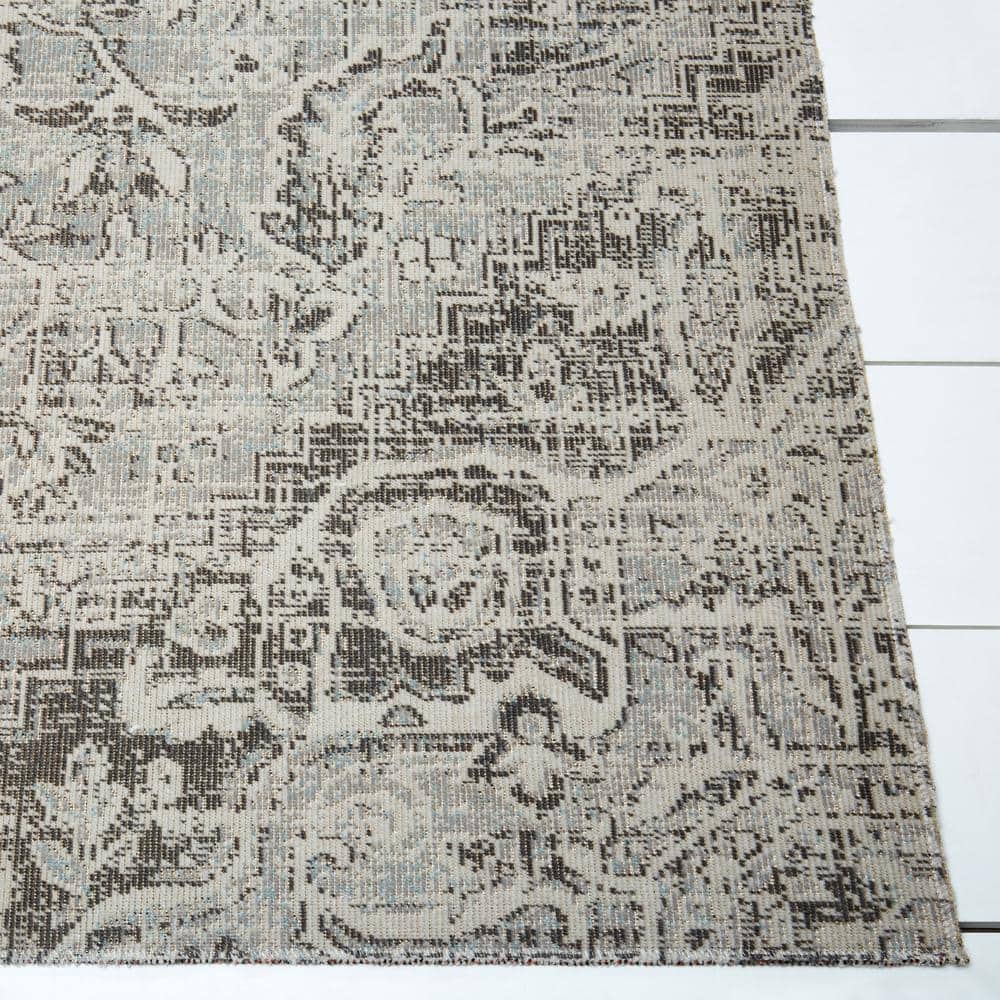 Sofia Fleur Gray Medallion Synthetic Indoor/Outdoor Rug 7'9" x 10'2"