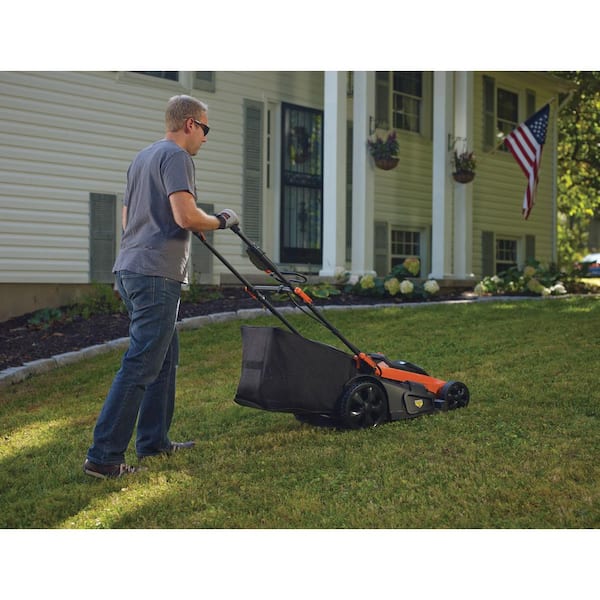 BLACK+DECKER 20-volt Max 12-in Cordless Push Lawn Mower 2 Ah (Battery and  Charger Included) at