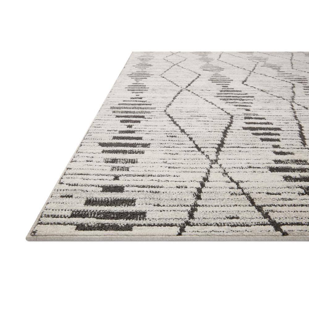 Gray Diamond 4' x 6' Wool and Synthetic Area Rug