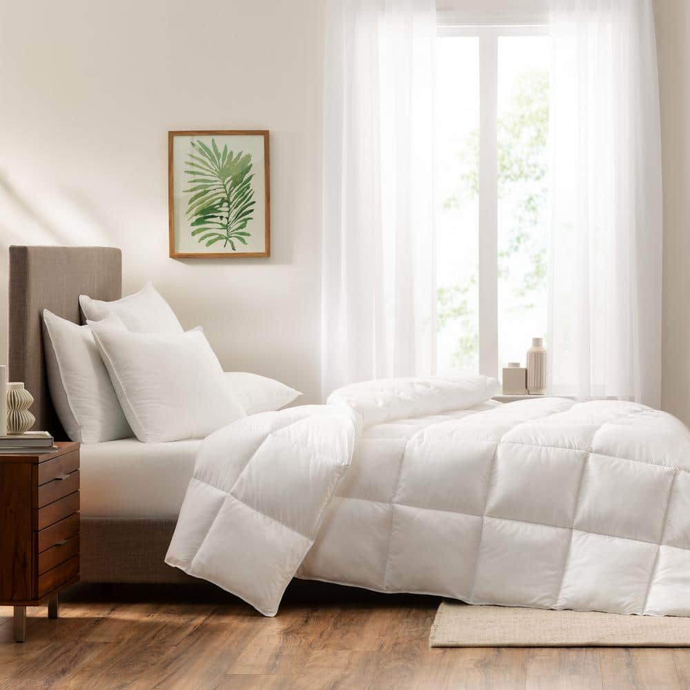 Full White Microfiber Lightweight Down Alternative Duvet