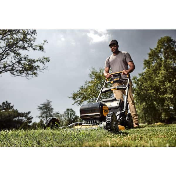 DEWALT 20V MAX 21.5 in. Battery Powered Walk Behind Push Lawn Mower with  (2) 10Ah Batteries & Charger DCMWP233U2 - The Home Depot
