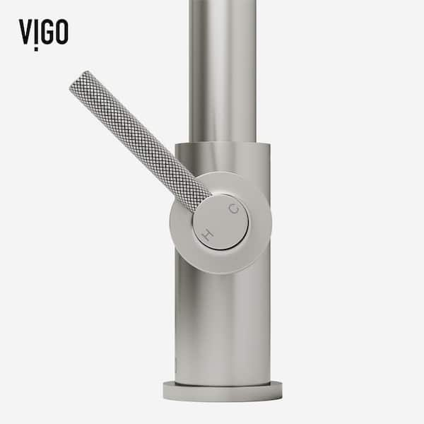 https://images.thdstatic.com/productImages/bbf65097-e6e0-505a-adfe-b384d3d5723c/svn/stainless-steel-vigo-pull-down-kitchen-faucets-vg02038st-44_600.jpg