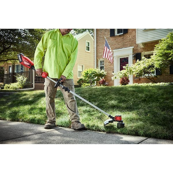 https://images.thdstatic.com/productImages/bc076b5f-e827-4352-8b4b-1f336aff1ca0/svn/milwaukee-cordless-string-trimmers-2828-21-44_600.jpg
