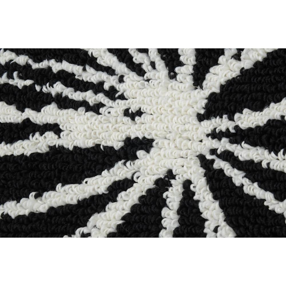 Grand Floral Black and Ivory Synthetic 8' x 10' Tufted Area Rug